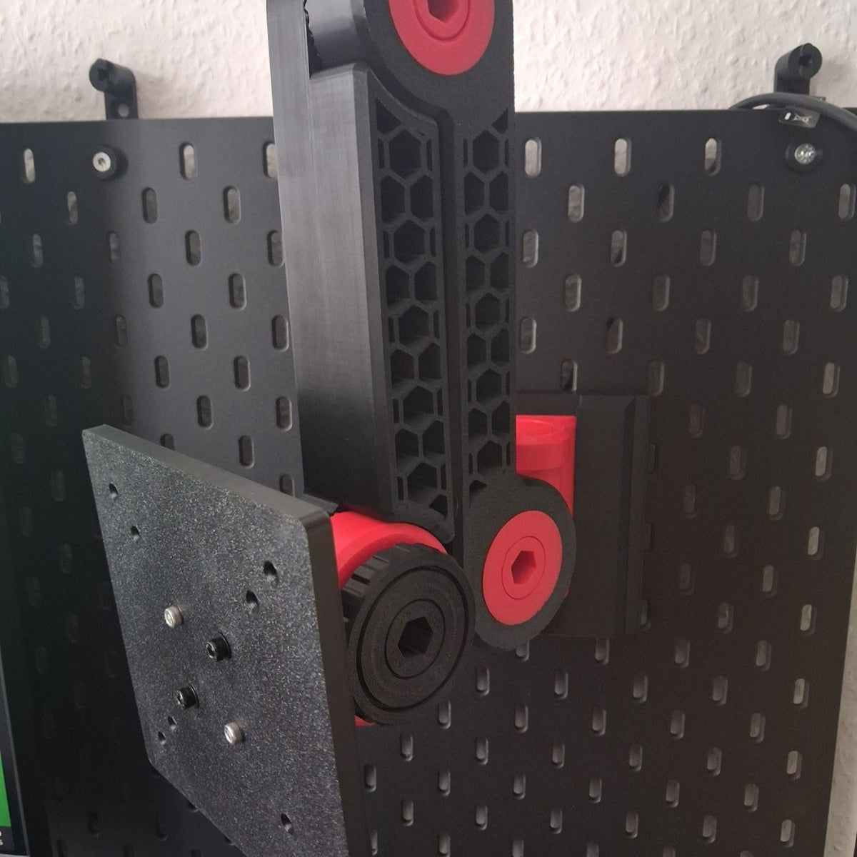 VESA-Adapterplatte am 3D-gedruckten Monitorarm montiert